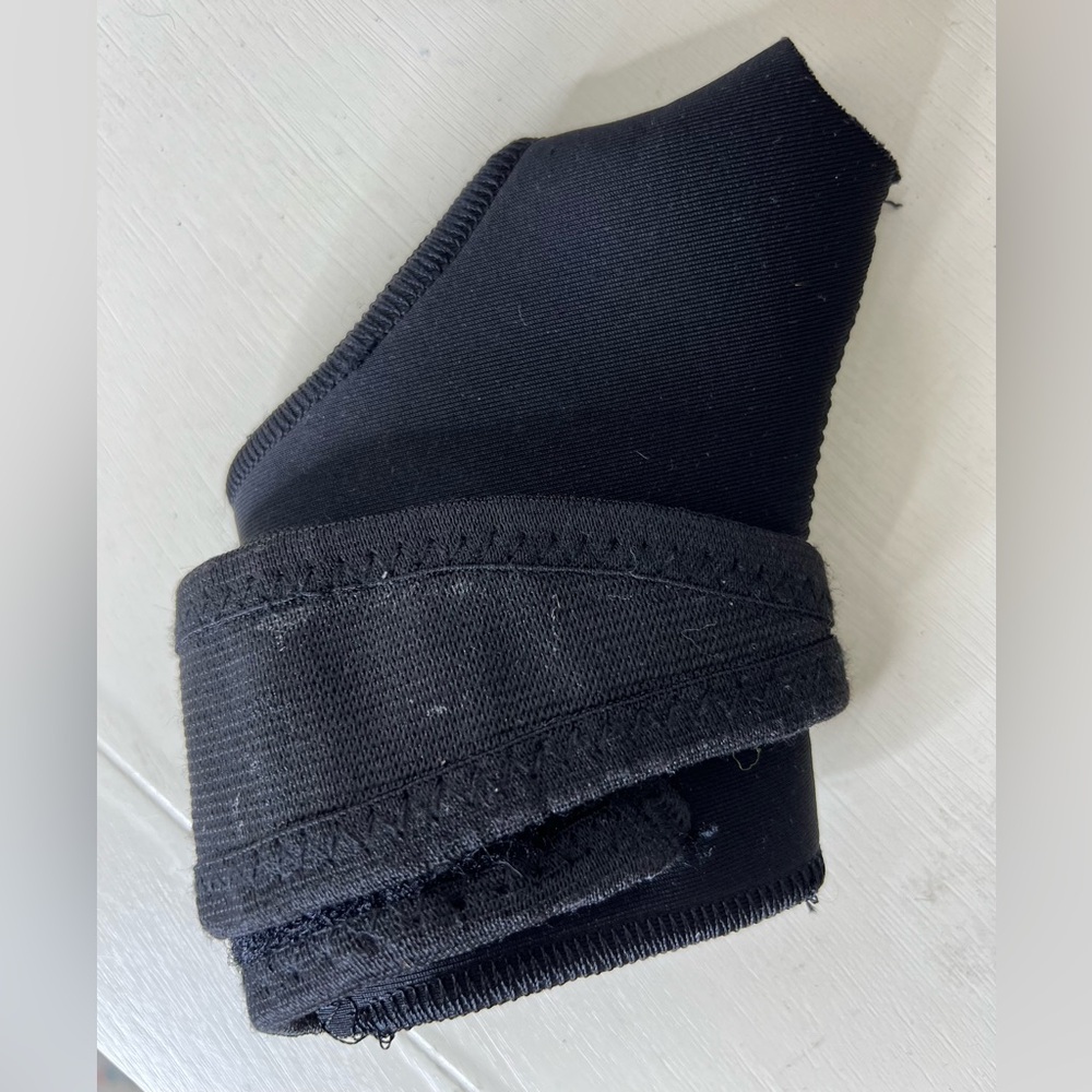 Berg Neoprene Right Hand Wrist Wrap